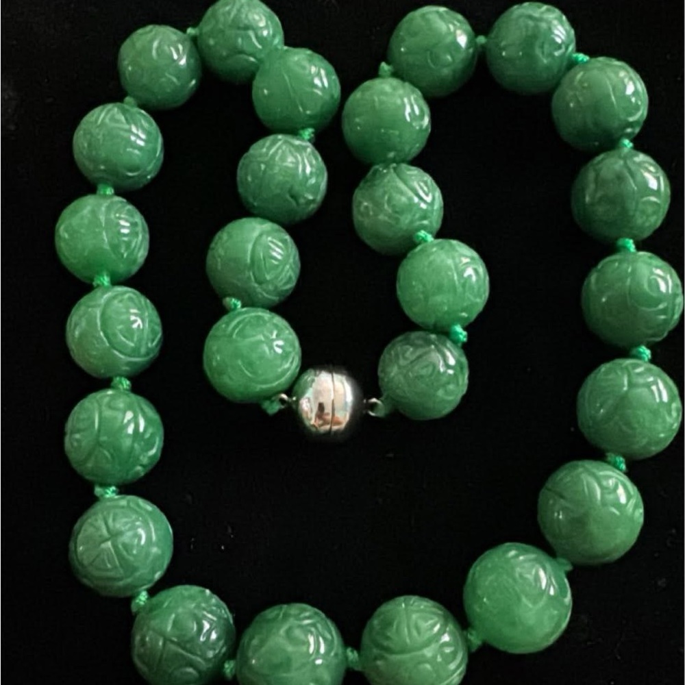 Elegant Green Beaded Jade Necklace 20” magnetic clasp